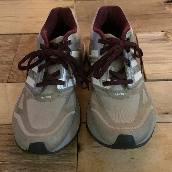 Women’s Adidas Boost size 6.5 - Picture 1 of 5